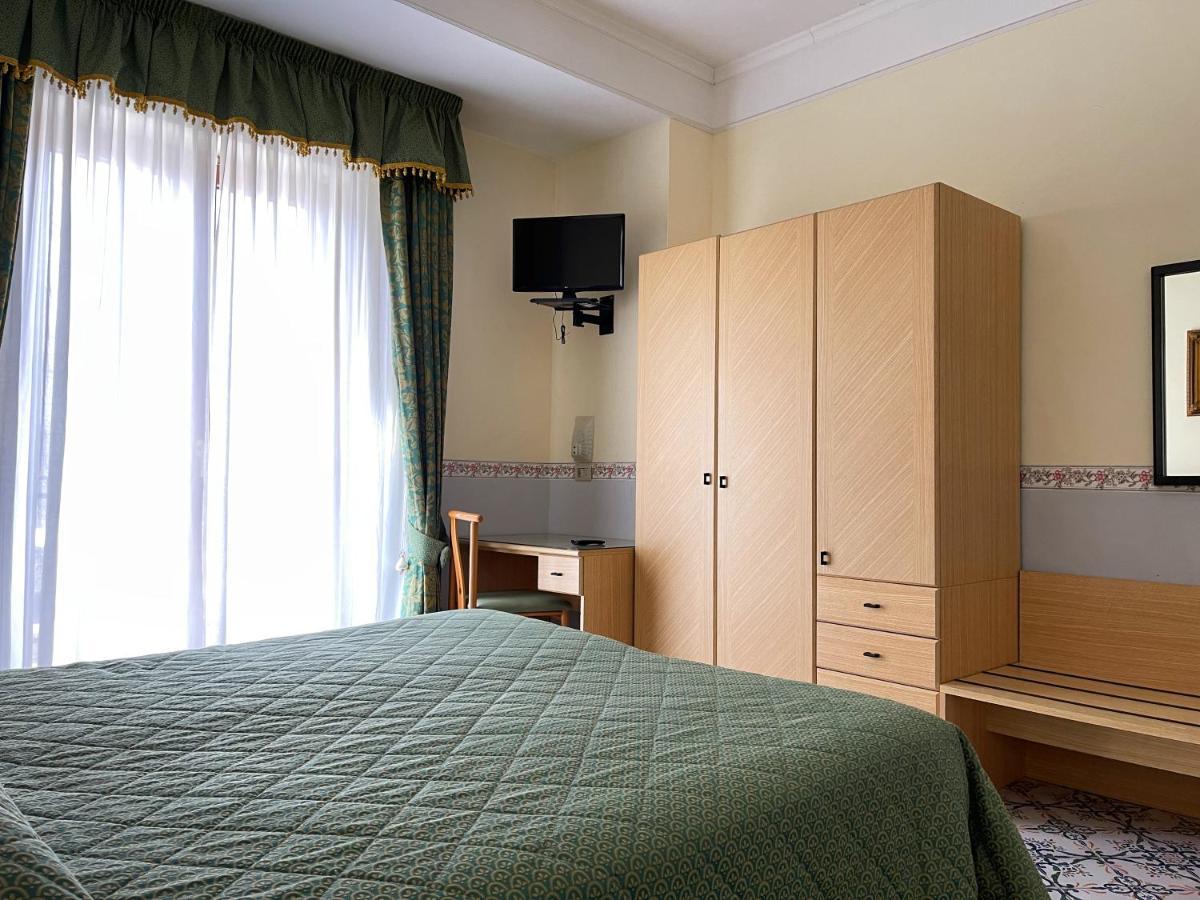 Reginella Hotel SantʼAgata sui Due Golfi