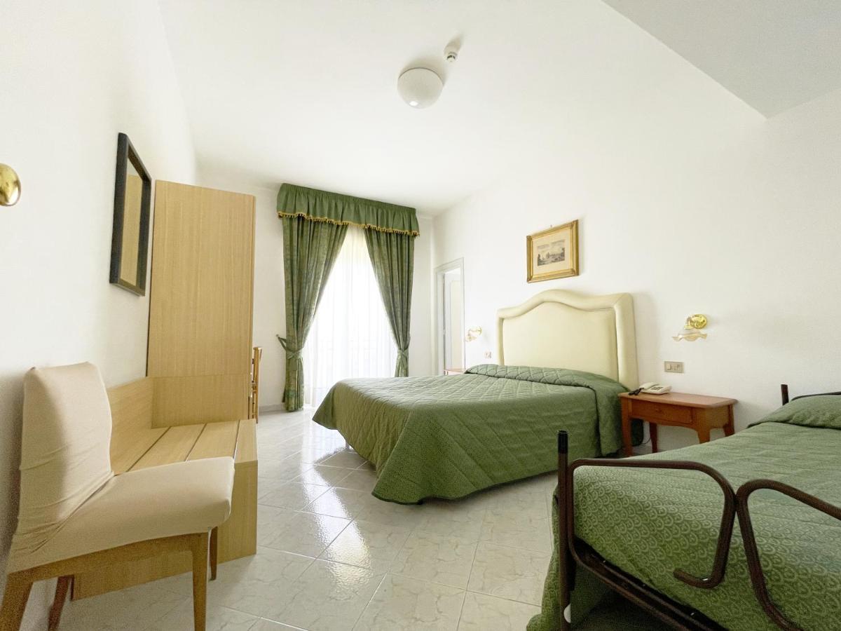 Hotel Reginella SantʼAgata sui Due Golfi
