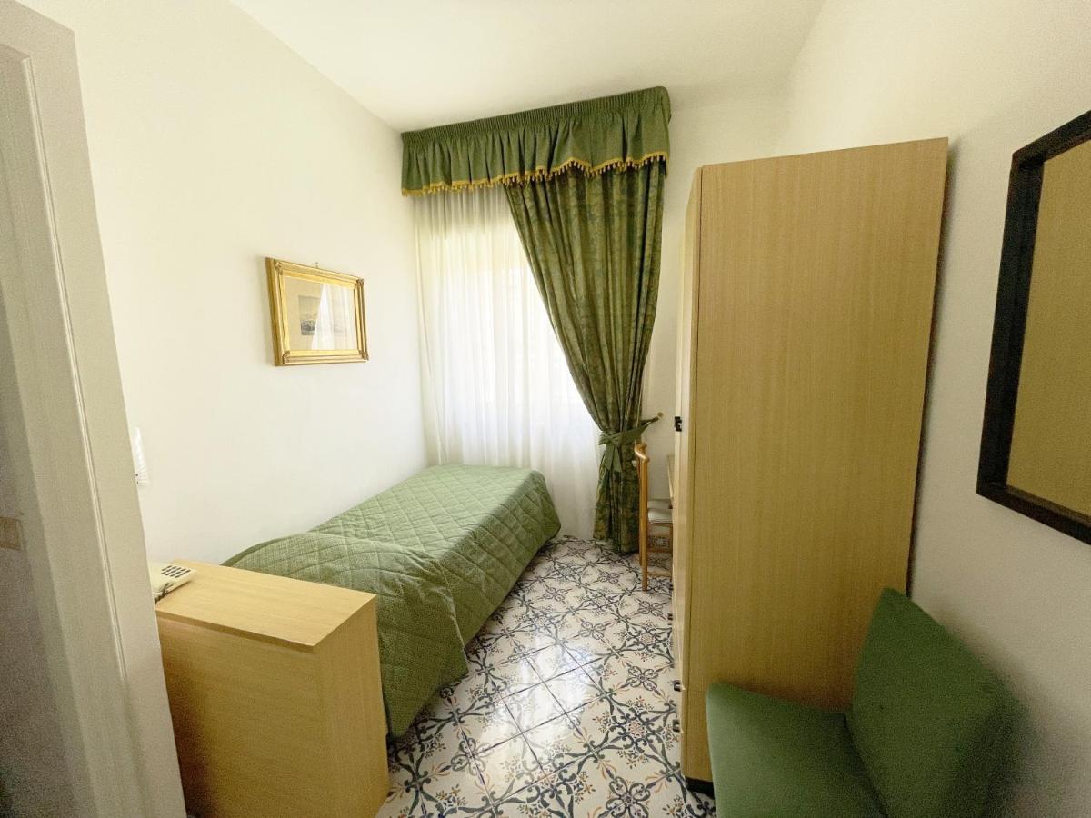 Reginella SantʼAgata sui Due Golfi
