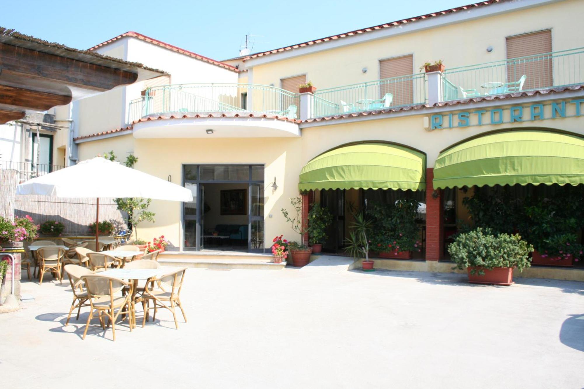 Hotel Reginella SantʼAgata sui Due Golfi